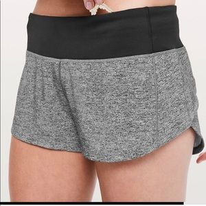 Lululemon speed up shorts 2.5” sz 4 grey/black EUC